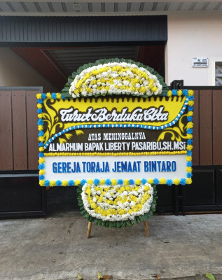 Papan Bunga Duka di Tayando Tam
